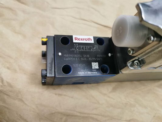 Rexroth R901382354 4WRPEH6CB40L-30/M/24F1 4WRPEH6CB40L-3X/M/24F1 Directional Control Valve Integrated Electronics